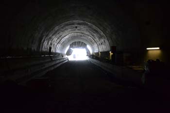 A44 Autobahntunnel in Bau Nordröhre Tunnelbau Brunnengalerie Brandbeständigkeit Faserbeton 52