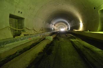 A44 Autobahntunnel in Bau Nordröhre Tunnelbau Brunnengalerie Brandbeständigkeit Faserbeton 68
