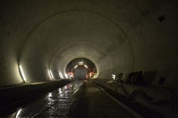 A44 Autobahntunnel in Bau Südröhre Tunnelbau bergmännische Bauweise Sprengvortrieb 40