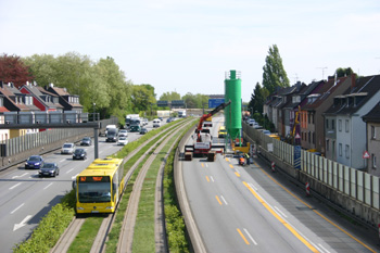 A 40 Autobahn Ruhrschnellweg Essen-Frillendorf-Süd Vollsperrung Spurbus 