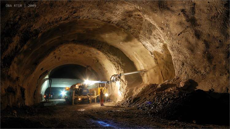 Ausbruch Abstellnische Anbringung Spritzbeton Roppener Tunnel Bestand