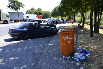 Autobahn Verkehrsminister Al-Wazir sammelt Müll Autobahnparkplatz illegale Müllentsorgung 09
