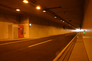 Autobahntunnel A 44 Schulbergtunnel Nothaltebucht 67
