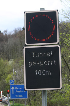 Autobahntunnel A 8 Lämmerbuckel Tunnelsperrung 88