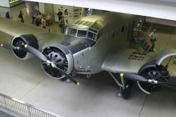 Tante Ju 52 auf Autobahn Junkers Flugzeug Schwertransport A 94 München Deutsches Museum 98