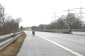 A57 Autobahn Radfahrer Dormagen Brückenabriß Vollsperrung Brückenbrand 81