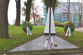 Straßen.NRW Gedenksstätte für tödlich verunglückte Straßenwärter in Tungerloh-Capellen 79